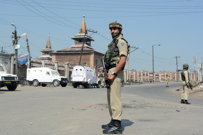 Image result for Jamia Masjid Srinagar in Curfew