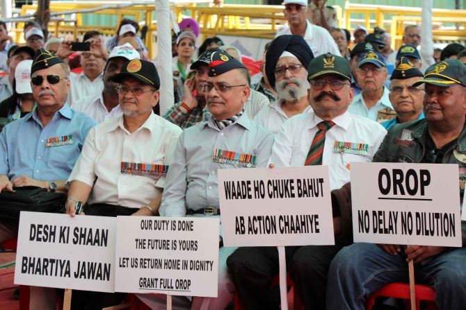 Ex-servicemen protest demanding OROP in New Delhi