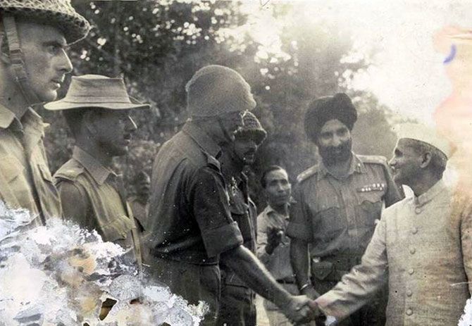 Lt Col Desmond Hayde meets Prime Minister Lal Bahadur Shastri in the Indo-Pak War of 1965