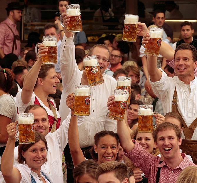 Smashing fun at world's biggest beer fest - Rediff.com India News