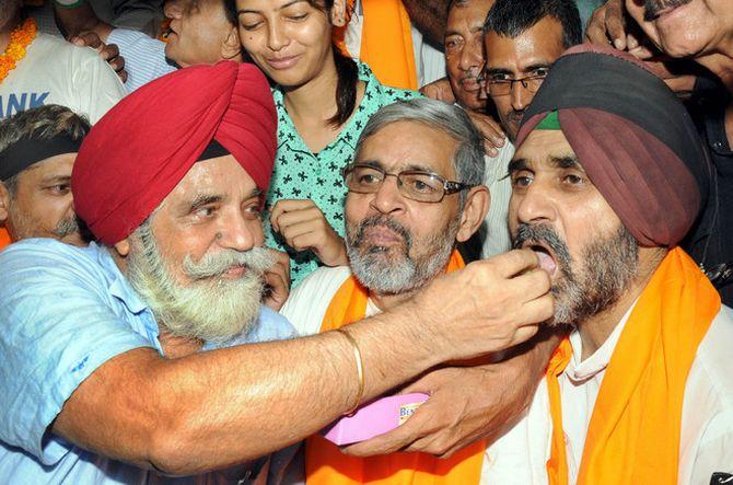 OROP protestors break their fast-unto-death hunger strike after the government announced OROP