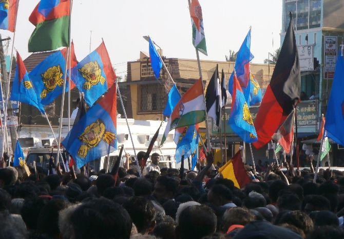 The crowd waits for Stalin