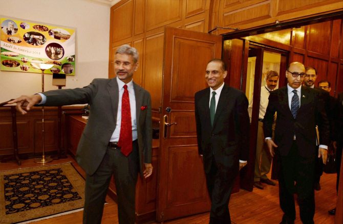 Foreign Secretary Dr S Jaishankar with his Pakistani counterpart Aizaz Ahmad Chaudhry in New Delhi, April 26, 2016. Pakistan's High Commissioner to India Abdul Basit, right, is also seen.