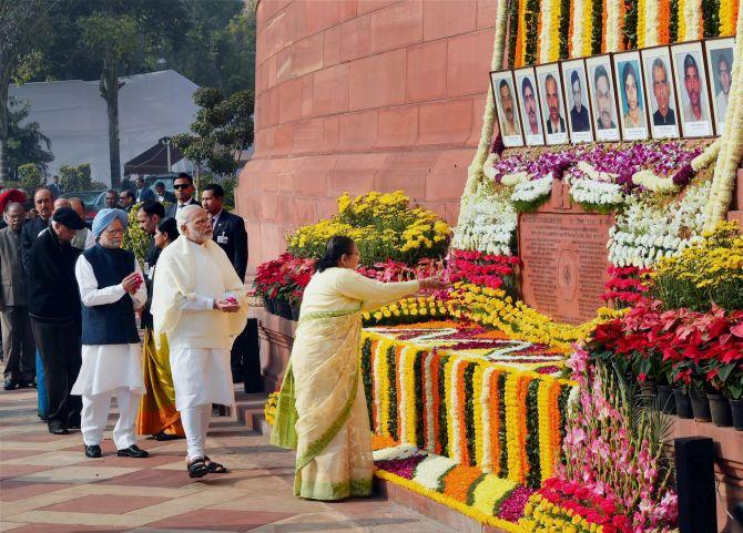 Lok Sabha Speaker Sumitra Mahajan pays tributes to the martyrs of the December 13, 2001 attack on Parliament, December 13, 2016. Photograph: Shahbaz Khan/PTI Photo