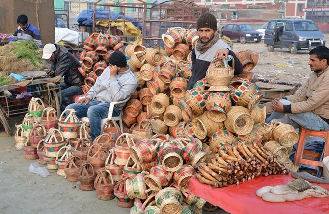 Kangris, which Kashmiris use to stay warm in the winter, on sale on a Srinagar street
