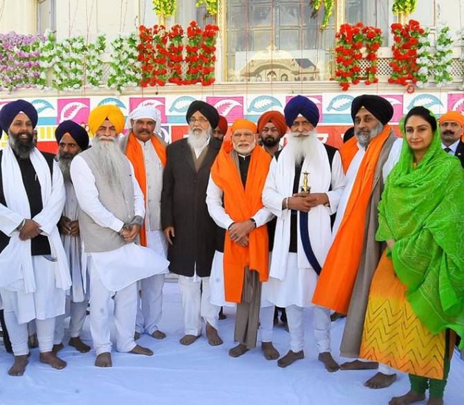 Punjab chief minister Parkash Singh Badal (fifth from left), Prime Minister Narendra Modi, deputy chief minister Sukhbir Singh Badal (second from right) and his wife and Union Minister for Food Processing Industries Harsimrat Kaur (right) on November 25