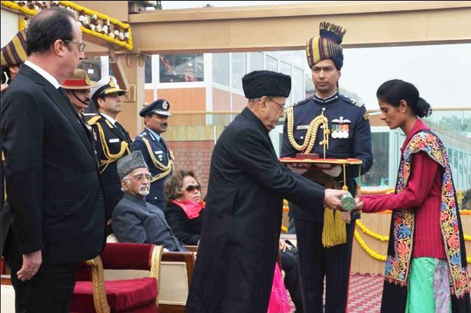 Mrs Goswami receives the Ashok Chakra from the President