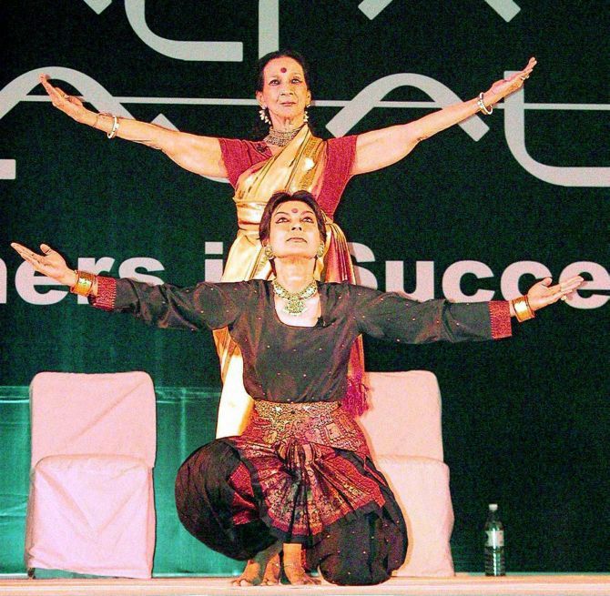 Mrinalini Sarabhai performs with her daughter Mallika