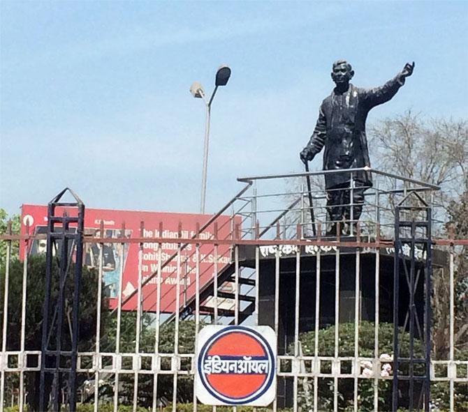 Dinkar's statute in Begusarai