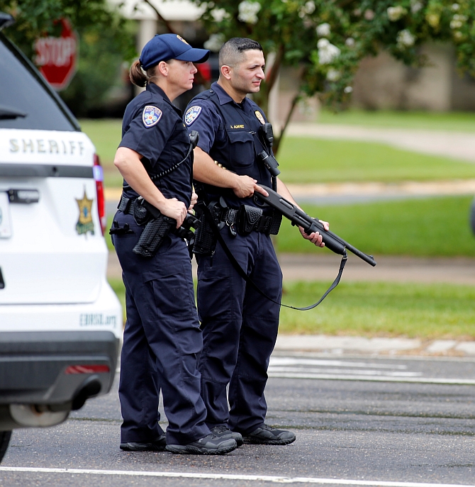 Texas: Man pulled over by traffic cops shoots 5 dead