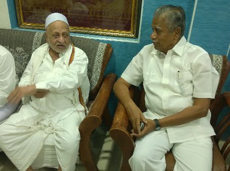 Kalam's elder brother A P J Maracayer with former CBI director D R Karthikeyan