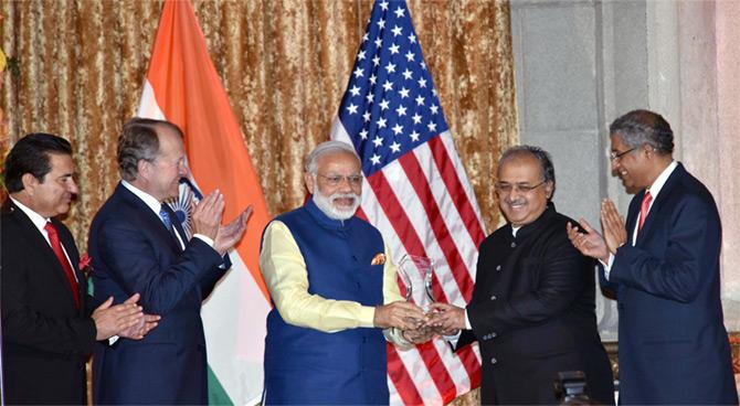 USIBC President Dr Mukesh Aghi, left, watches Prime Minister Narendra Modi present the USIBC Global Leadership Award to Sun Pharma Chairman Dilip Shanghvi, Washington, DC, June 7, 2016.