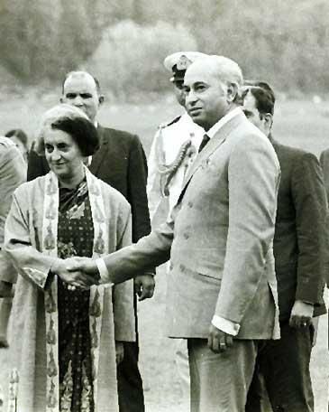 Prime Minister Indira Gandhi with Pakistan Prime Minister Zulfikar Ali Bhutto in Shimla, July 1972