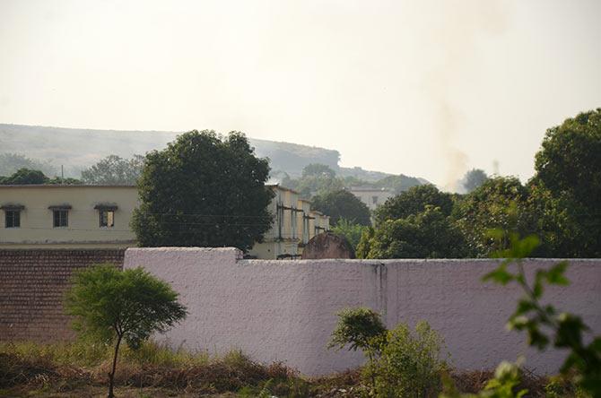 The outer boundary of the Bhopal Central Jail from where the eight SIMI activists escaped on the intervening night of October 30-31. Those who have seen the jail from inside say there are two walls, one, 20-feet high, just outside the barracks where these eight SIMI men were kept, and one bordering the periphery, which is 32-feet high