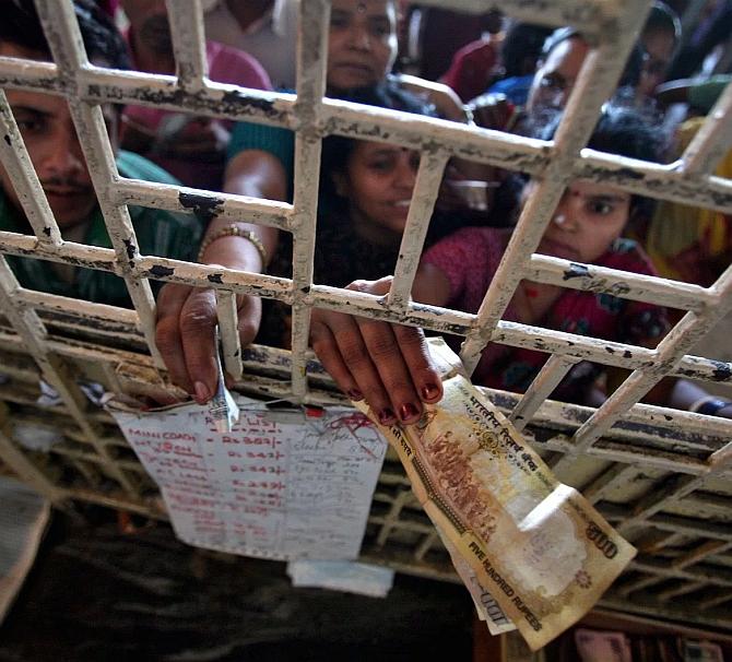 People exchange old currency notes