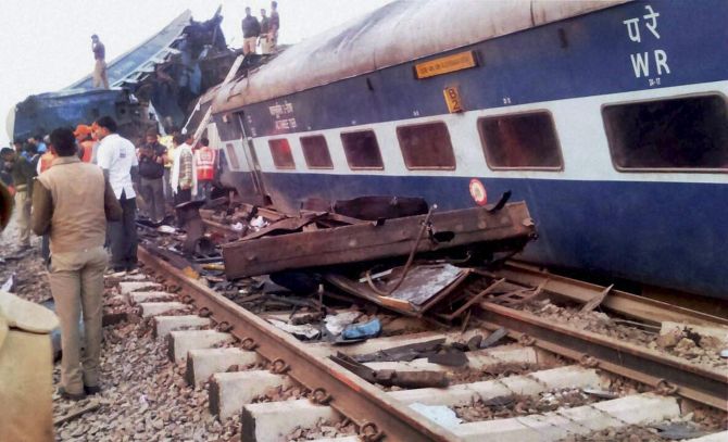 Indor-Patna Train derailed on 20th November (Rediff.com)