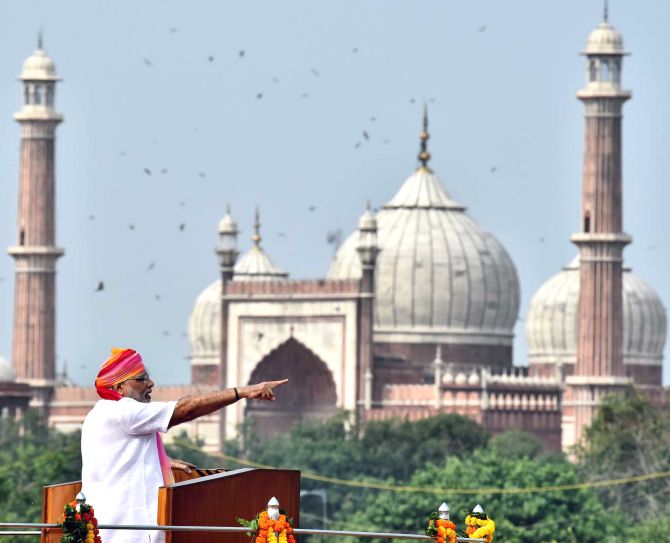 Narendra Modi speaking at the Red Fort on August 15