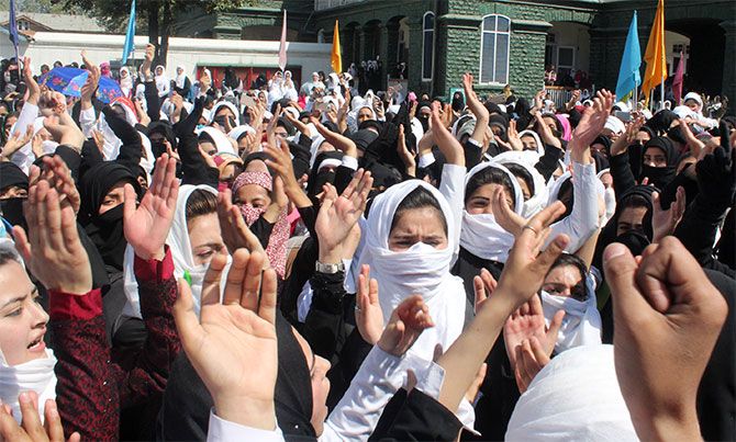 Kashmiri students protest outside a college in Srinagar
