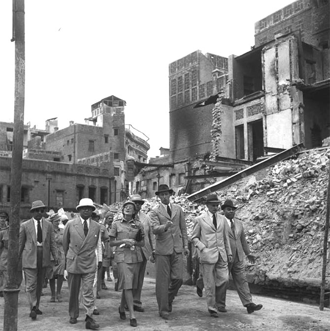 Lady Mountbatten touring the riot affected localities in Amritsar in May 1947.