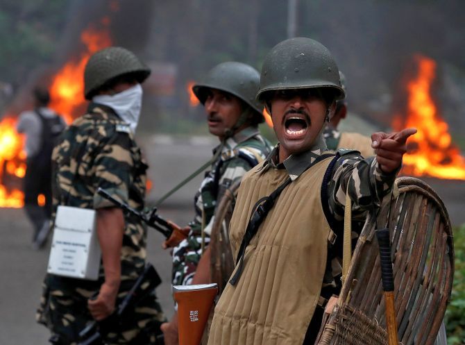 Policemen during the August 25 violence in Panchkula. Photograph: Cathal McNaughton/Reuters