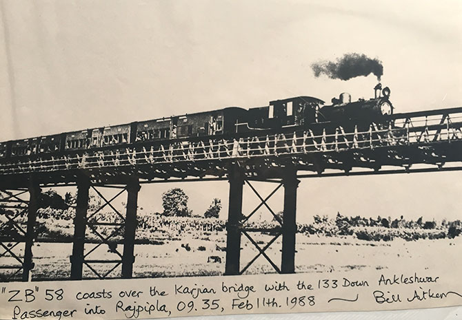 Steam engine makes its way on a bridge