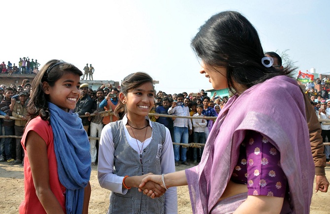 Dimple Yadav Agra