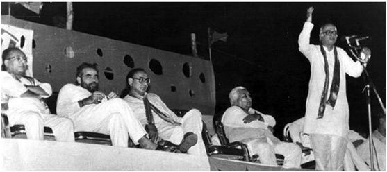 Modi and Keshubhai watch as Advani makes a speech