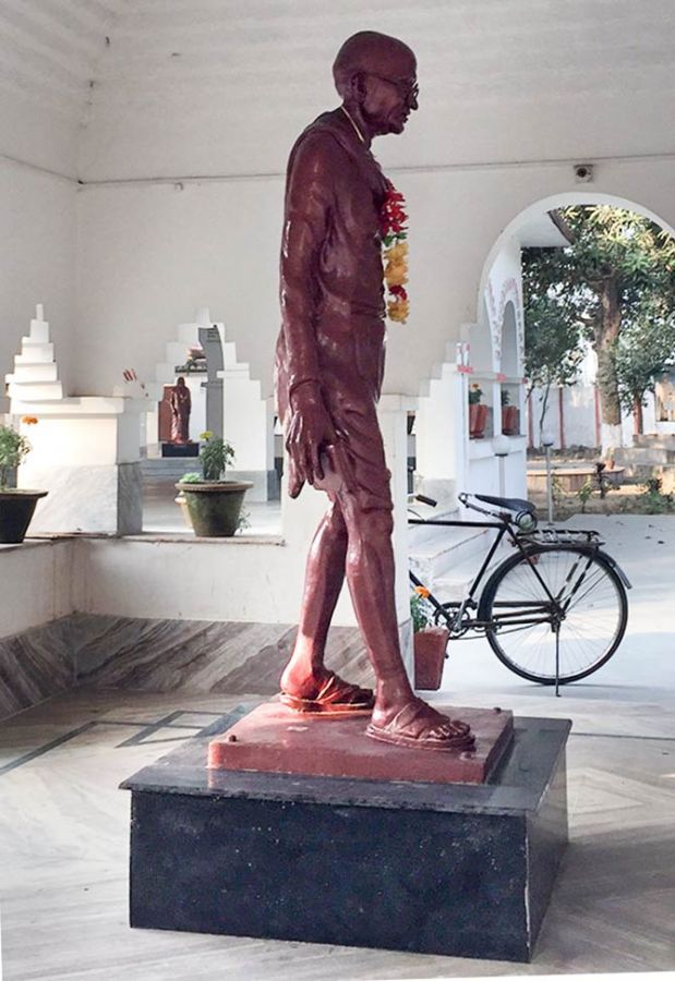 Gandhi's statute at Bhitiharwa ashram