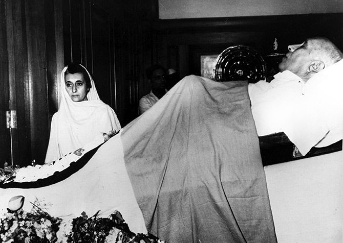 Indira Gandhi mourns the death of her father, Jawaharlal Nehru