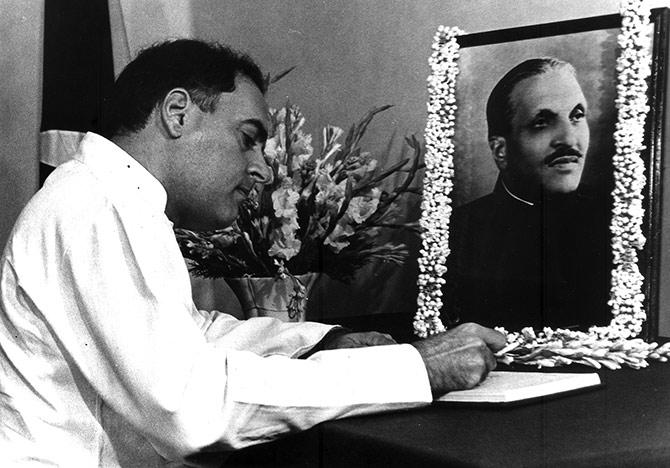 Rajiv Gandhi condoles Zia's demise.