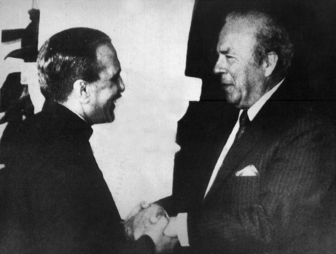 Zia greets George Shultz