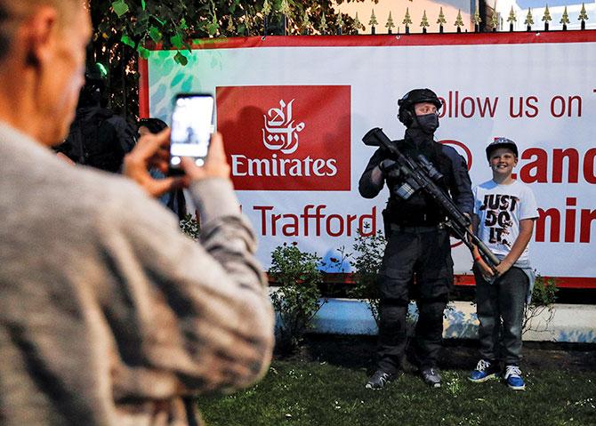 Armed policemen are seen as music fans leave the One Love Manchester concert in Manchester, Britain June 4, 2017. Photo: Phil Noble/Reuters