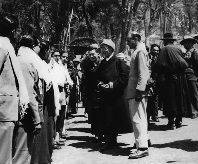 Dalai Lama meets the locals