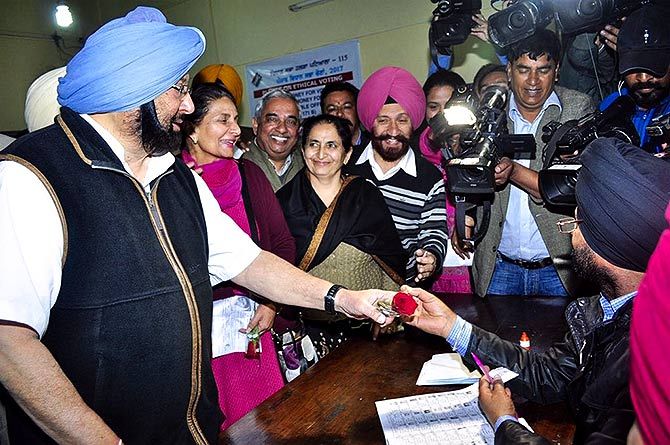 Captain Amarinder Singh's family votes in the 2107 election