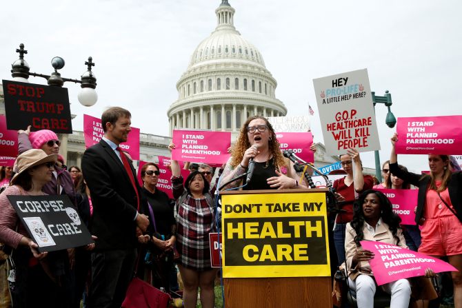 US senators vote in favour of debating Obamacare repeal