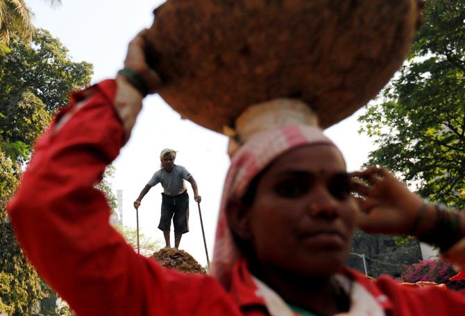 Labourers work at the construction site of an underground sewage pipeline in Mumbai, India, February 28, 2017. Photo: Danish Siddiqui/Reuters