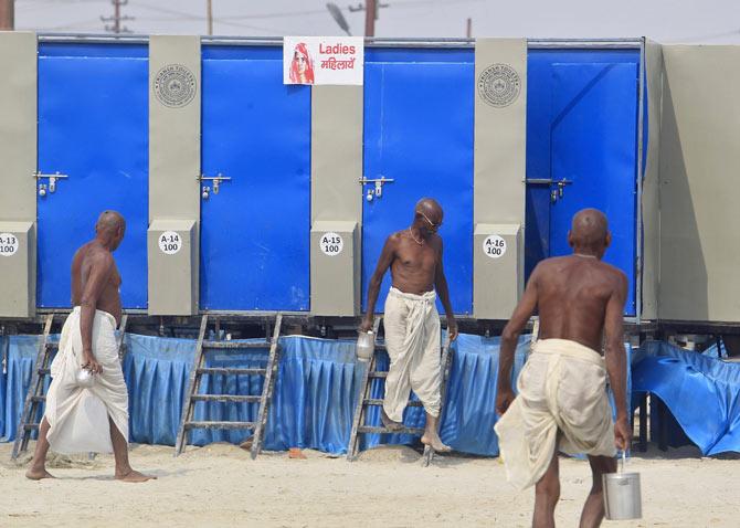 Morning traffic at a temporary toilet installed on the Ganga in Allahabad, February 26, 2016. Photo: Jitendra Prakash/Reuters