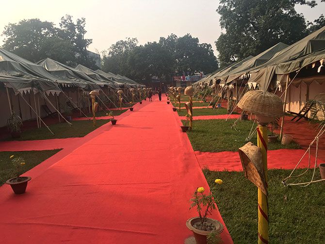 Tents for tourists at Sonepur Mela