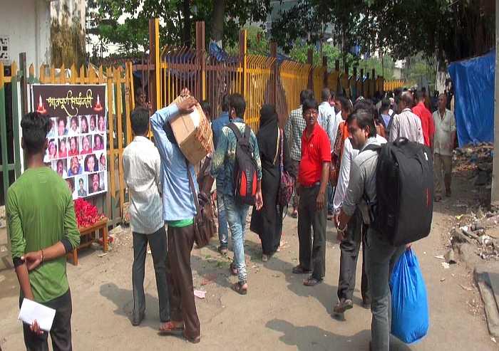 BJP workers distributed red roses to whoever volunteered to pay their respects to the departed souls. The narrow chicken's-neck pathway is just another 20 metres down this road