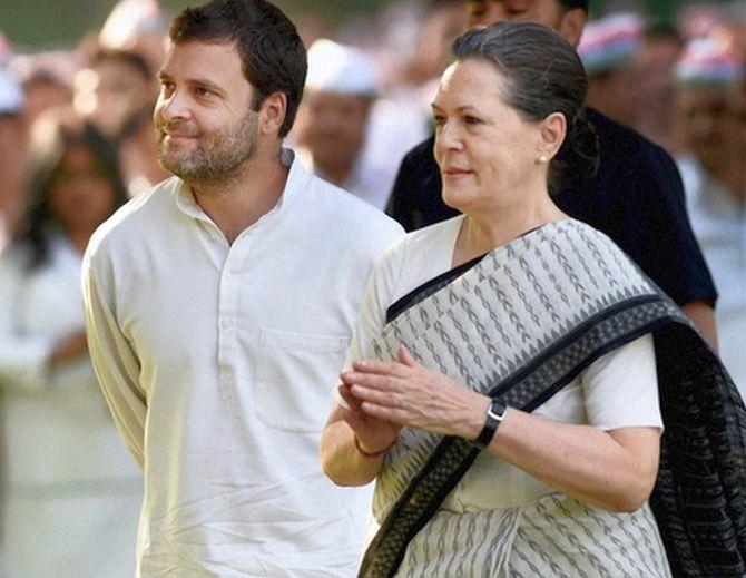 Amarinder opposes challenge to Gandhis' leadership