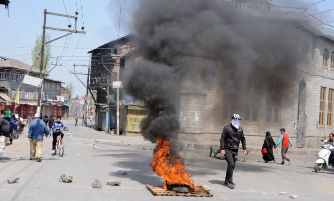 Clashes erupted in Srinagar between locals and security forces following encounters in Shopian and Anantnag, April 1, 2018. Photograph: Umar Ganie for Rediff.com