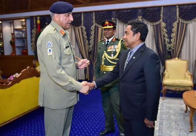 Pakistan's army chief General Qamar Javed Bajwa, left, with Maldives President Abdulla Yameen Abdul Gayoom in Male, April 1, 2018. Photograph: Kind courtesy The Maldives President's Office