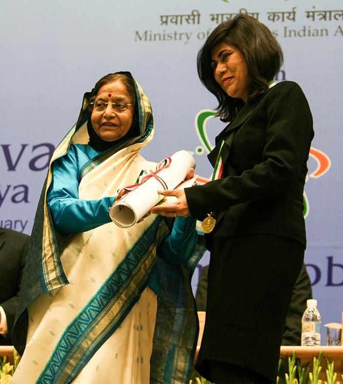 Veena Sahajwalla with councillor Linda Scott