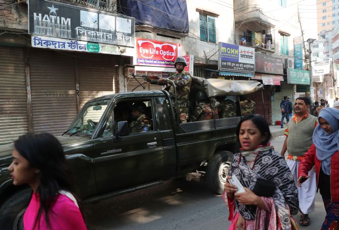 Voting Ends In Bangladesh 17 Killed In Poll Related Violence India News 8556