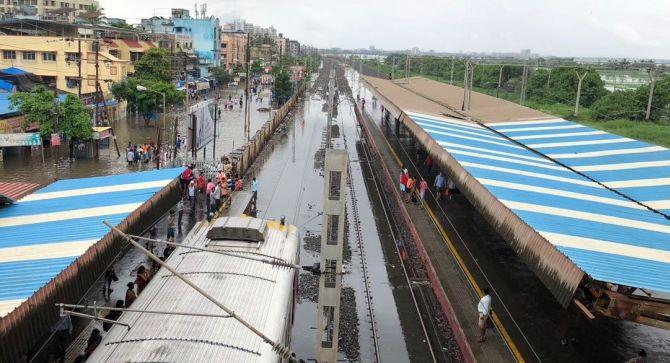 Trains delayed/rescheduled due to waterlogging at Nallasopara