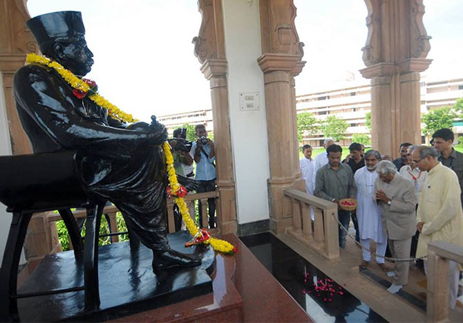 Former President A P J Abdul Kalam pays his respects at the Dr K B Hedgewar memorial in Nagpur. Photograph: Kind courtesy Tarun Vijay