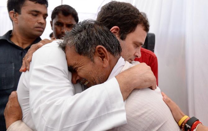 Congress President Rahul Gandhi meets family members of farmers who died in Mandsaur farmers protest last year, June 6, 2018. Photograph: Kind courtesy @RahulGandhi/Twitter