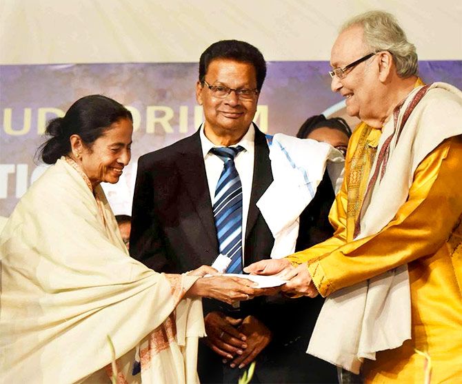 Mamata Banerjee with veteran Bengali actor Soumitra Chatterjee