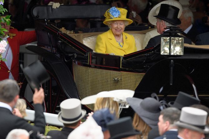 For 60 years, the Queen has been carrying the same handbag! - Rediff.com