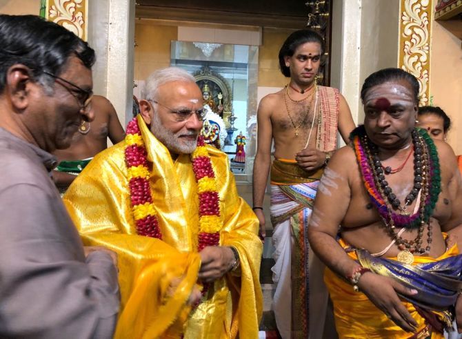 Prime Minister Narendra D Modi at Singapore's oldest Hindu temple Sri Mariamman, June 2, 2018. Photograph: @MEAIndia/Twitter